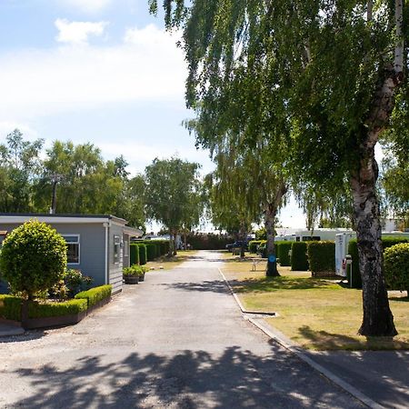 Taupo Top 10 Holiday Park Exterior photo