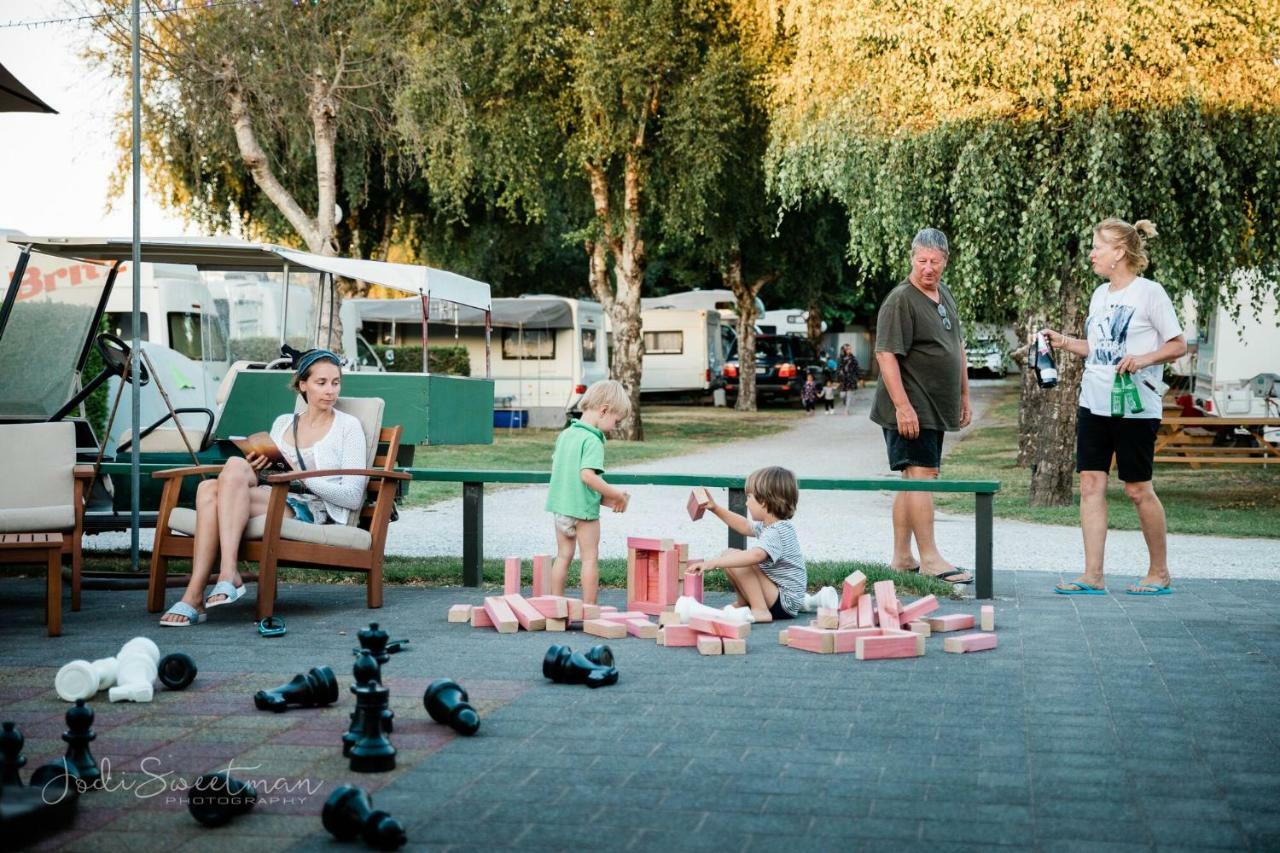 Taupo Top 10 Holiday Park Exterior photo